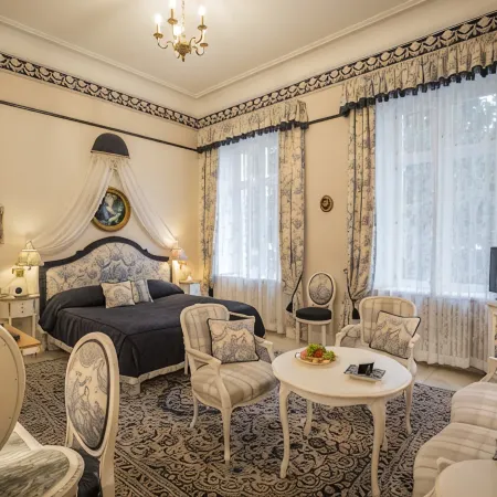 Hotel Belle Epoque