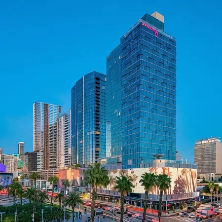 Moxy Downtown Los Angeles Отели рядом с достопримечательностью «Спортивный комплекс «Стэйплс-центр»»
