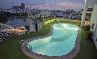 Lakeshore Grand Hotel