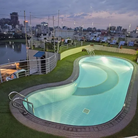 Lakeshore Grand Hotel