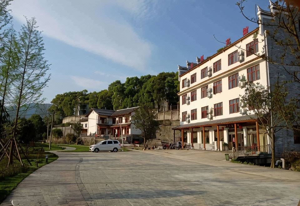 Longyuan Hotel - Housity