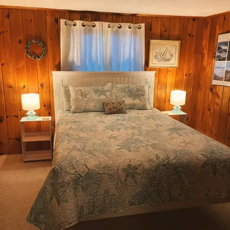 Charming 2-Bedroom Cabin with Wi-fi, A/C and Laundry in Beautiful Ogunquit, ME