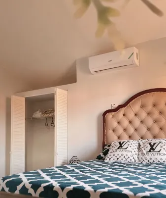 New Cozy Entire Home 2-Bedroom in Private Gated Community / WiFi & AC โรงแรมใน