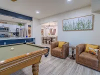 Upscale Family Gem ~ Scenic Pool ~ Game Room ~ Pkg Hotels in Litchfield Park