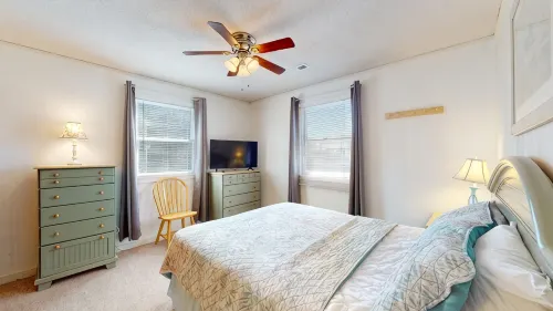 Feeling Frisco - 4-bedroom house in the OBX just steps to the beach.