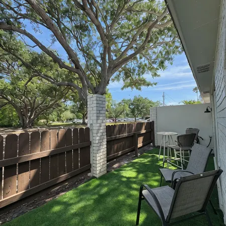 The House on 2nd - New! 3 Bed 2 Bath-Walk to Parks, Quick Drive to Irb!