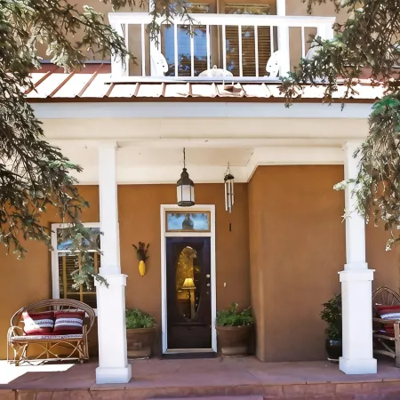 The Parador Farmhand 1 Downtown