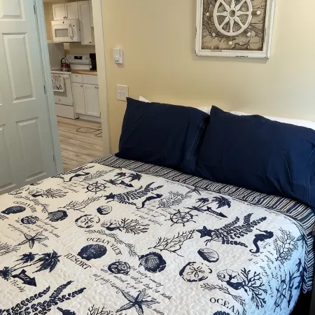 Charming 2 BR 1Bath w/Full Kitchen apartment with AC, WiFi Ellsworth