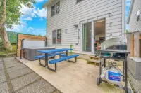 Seaside Riverfront Escape • HotTub • Walk to Beach