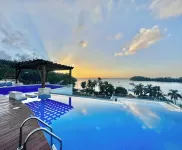 Serene Apartment in Samana, w/view of Bay, pool, gym & WiFi - Pools