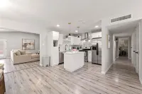 Stylish 3BR 2 Living Areas 10 Min to Airport