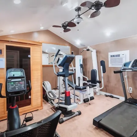 Spacious 3-Home Kanab Family & Business Retreat, Hot Tub • Sauna • Gym •Firepits