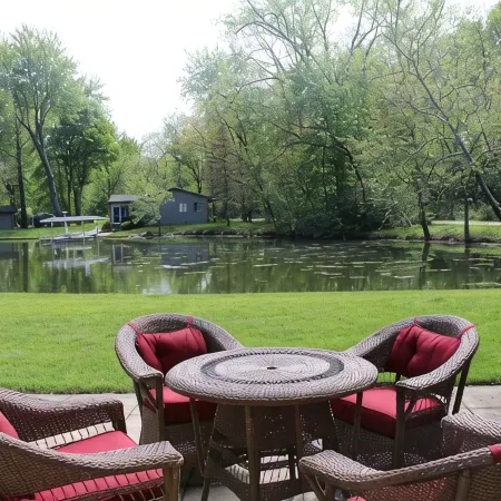 Charming 3-bedroom house: Winona Lake Front