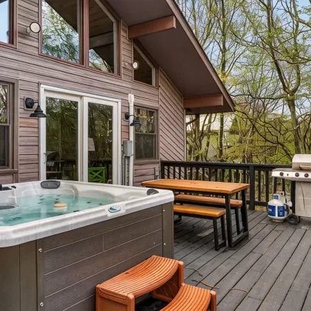 Summer Escape! Lake&Beach Access ~ HotTub ~ Pool Table