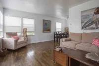 Welcome to Venice Beach! Steps from Abbot Kinney!