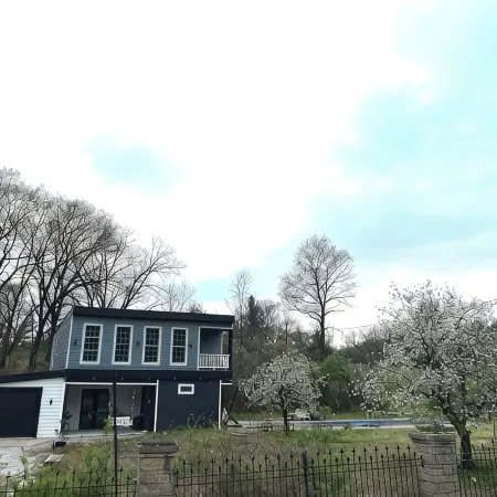 New  house with pickle ball court  game room 5 min  Bass Lake Knox Indiana!
