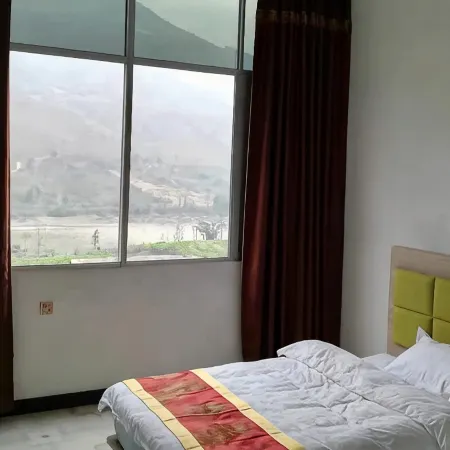 Golden Night Hotel