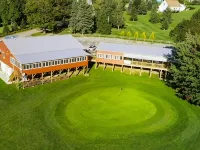 Golf, Outdoor Bar, Restaurant - The Timber Cabin Hotele w: Otisco