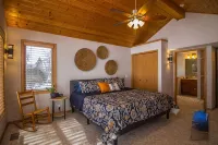 Lakefront House w/King Bed, Sauna,  walk-in shower and lake access