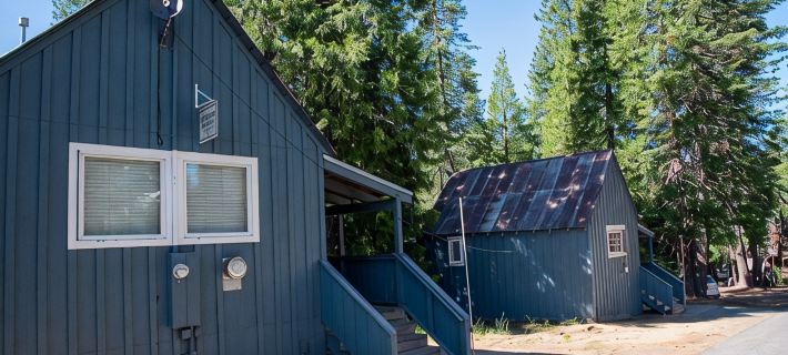 China Alley Cabin C: Cute & Cozy Cottage w/ Deck プラマスのホテル
