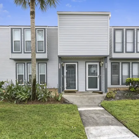 Spacious Family Beach Condo. Quiet North End. Walk to Beach, Pool & Attractions