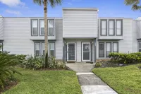 Spacious Family Beach Condo. Quiet North End. Walk to Beach, Pool & Attractions - 2-Star