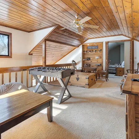 North Conway Getaway! Stonehurst Village Condo - 2,500 Sq. Ft