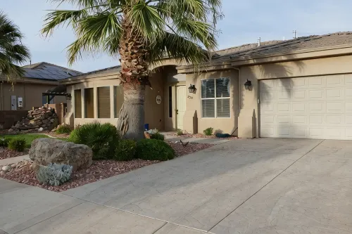 Private Home & Fenced POOL 32'x16', sleeps 15, Jacuzzi,  TV/Game rm, Play-Set - 3-Star