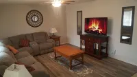 Tempe Home with Heated Pool, Spa, Easy access to Spring Training & Everything! - Private Pools