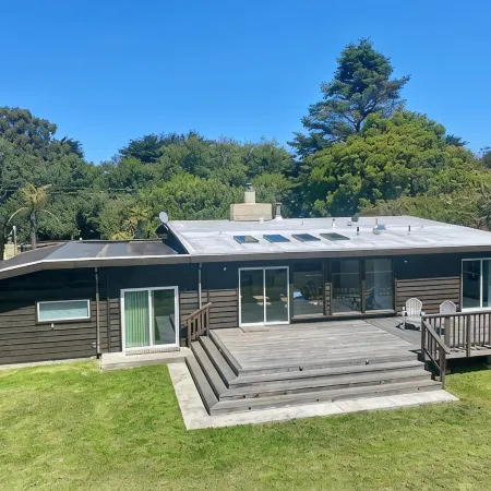 Pacific Sands Vacation Home by Vynmir