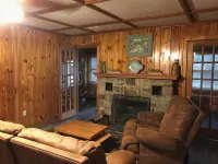 Portage Lake Cottage with an up North feel - Homestays