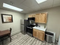 Charming 3-bedroom apartment with AC, WiFi in delightful Presque Isle - 무료 와이파이