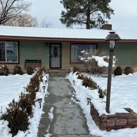 2 min from rt 66- hot tub-firepit-bocceball-bbq