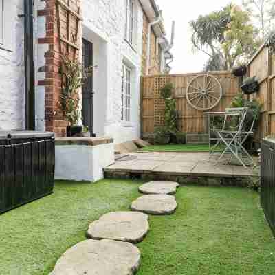 Charming 2 Bedroom Character Cottage Hotel Exterior