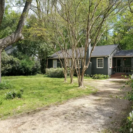 Cheerful 2 BR Near Colleges, Downtown, Attractions