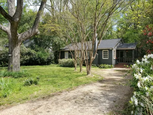 Cheerful 2 BR Near Colleges, Downtown, Attractions