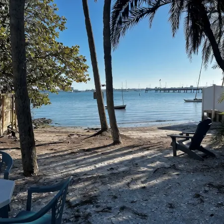 Gulfport 1BR-Semi-Private Beach