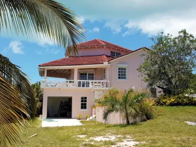 Private Waterfront  Home with 18 Sea Views - 2 Bed / 2Bath Hoteles en 