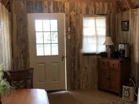 Cute Farmhouse Cottage - 2-Star