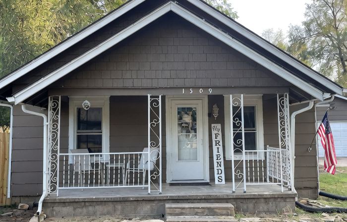 Charming & Stylish 2-bedroom house with free WiFi in Winfield