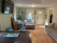 Charming & Stylish 2-bedroom house with free WiFi in Winfield - 4つ星