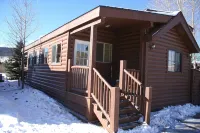 Cozy Chalet-Close to River Sleeps 2, Indoor Pool, Hot Tubs in Lodge Building