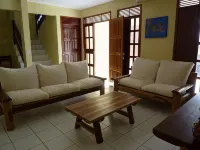 House with Ample Space for Accommodation, Leisure Area with Swimming Pool and Barbecue. - Homestays