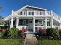 Unbeatable location - 4 houses to beach, 5BR, 3BA, walkability! - ビーチサイド