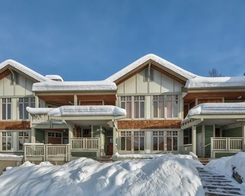 Ski in Ski out condo with private Hot Tub backing on Golf course. 2 bed 2 bath. Hotels in Sun Peaks