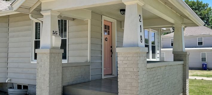 Remodeled 16th Street Bungalow Hotels in Pettis County