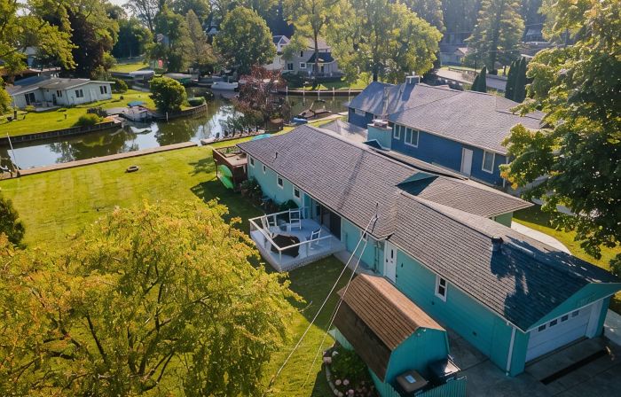Waterfront 4BR/2.5BA W/2 Large Decks | Haven K