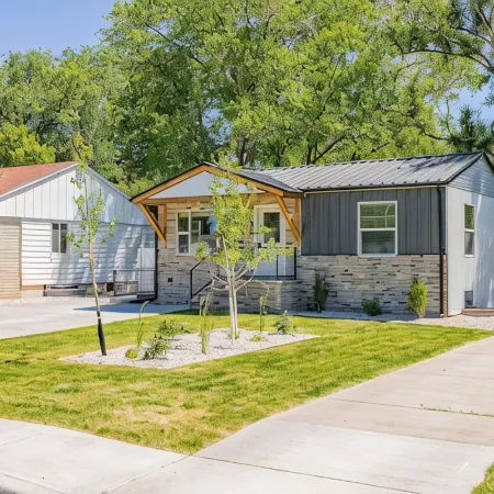 Beautiful NEW home close to downtown Cody! Sleeps up to 8.