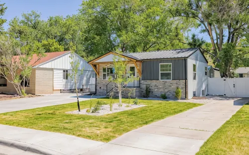 Beautiful NEW home close to downtown Cody! Sleeps up to 8.