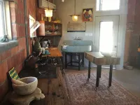 Loft-Like Living in Marfa with Sexy Outdoor Shower - 홈스테이
